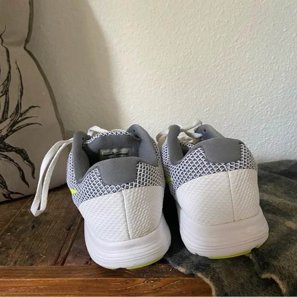 Nike Revolution 3 Running Shoe 9.5 White Grey Lime Athletic Everyday Sporty EUC - Picture 3 of 9